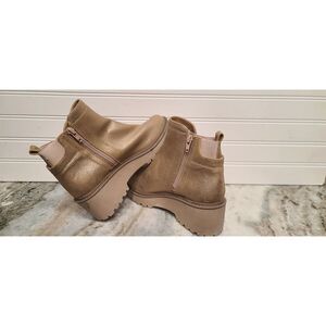 Dolce Vita Fury Girls Gold Metallic Boots Size 4 NWT